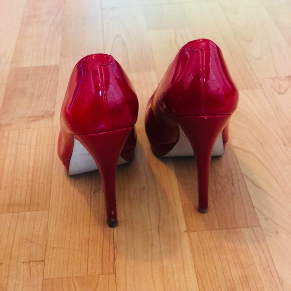 Red Aldo Close to Heels - Picture 3 of 3
